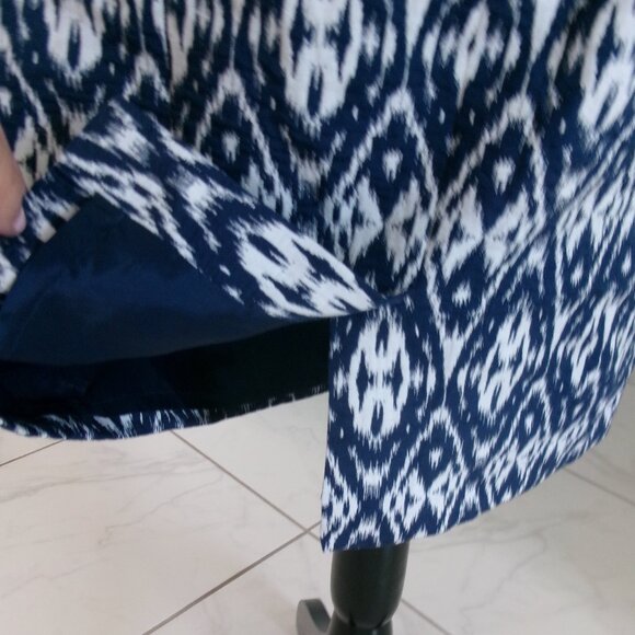 Like New Banana Republic Navy & White Ikat Strapless Dress Size 8 / 6 - Picture 6 of 9